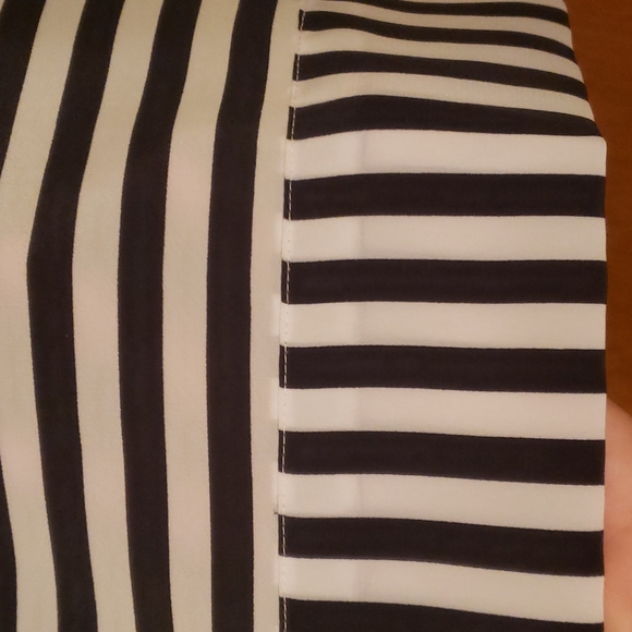 $15 or 2/$20!Christopher & Banks Striped Black & White Short Sleeve Large Petite - Picture 3 of 7